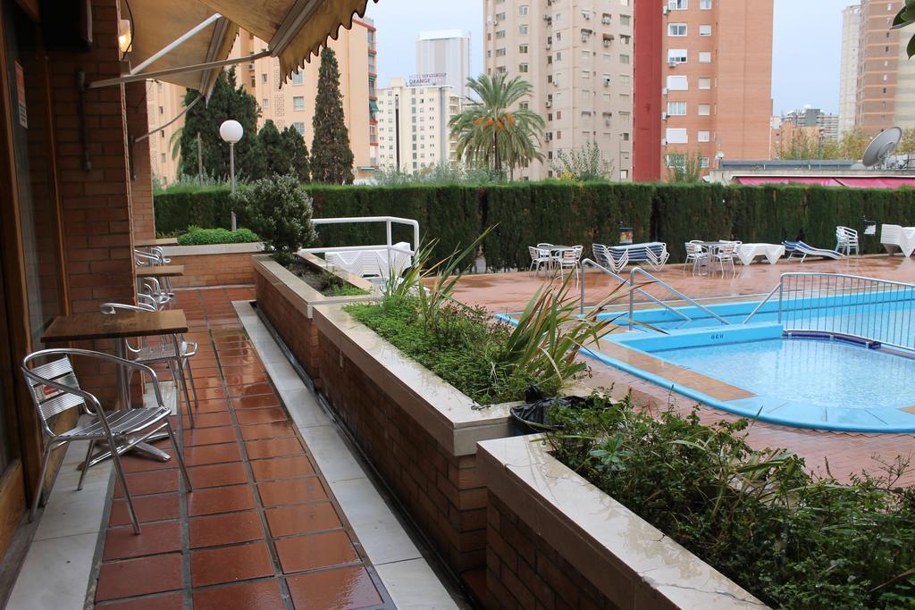 Apartamentos Alpha Benidorm Exteriör bild