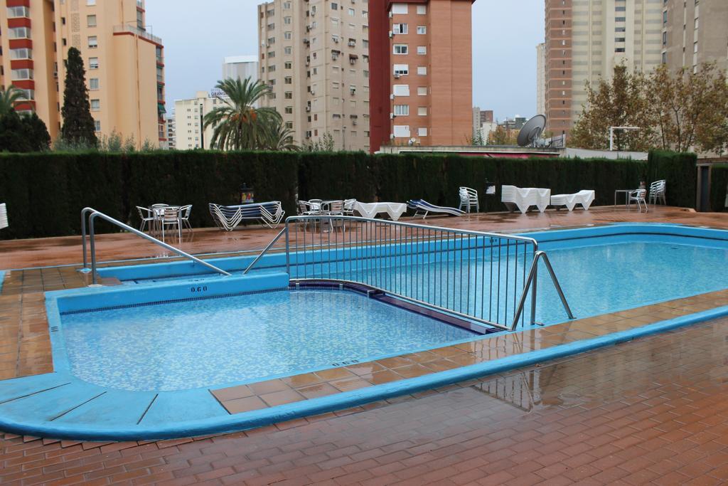 Apartamentos Alpha Benidorm Exteriör bild